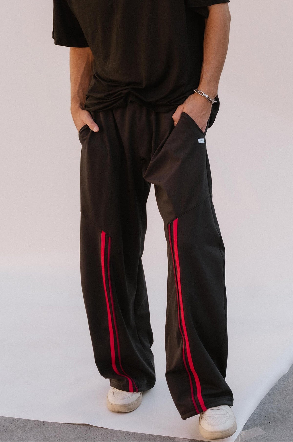 men, Gobi Pant in Black/Red