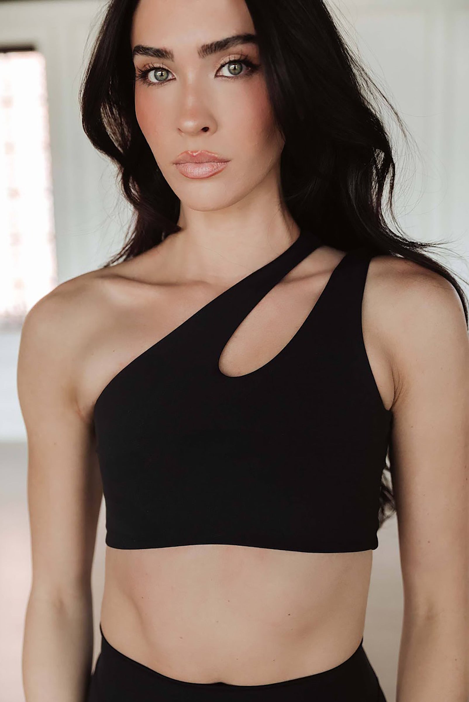LE SSERAFIM BASIC BRA TOP（Black） S Kpop Black Square Neck Padded